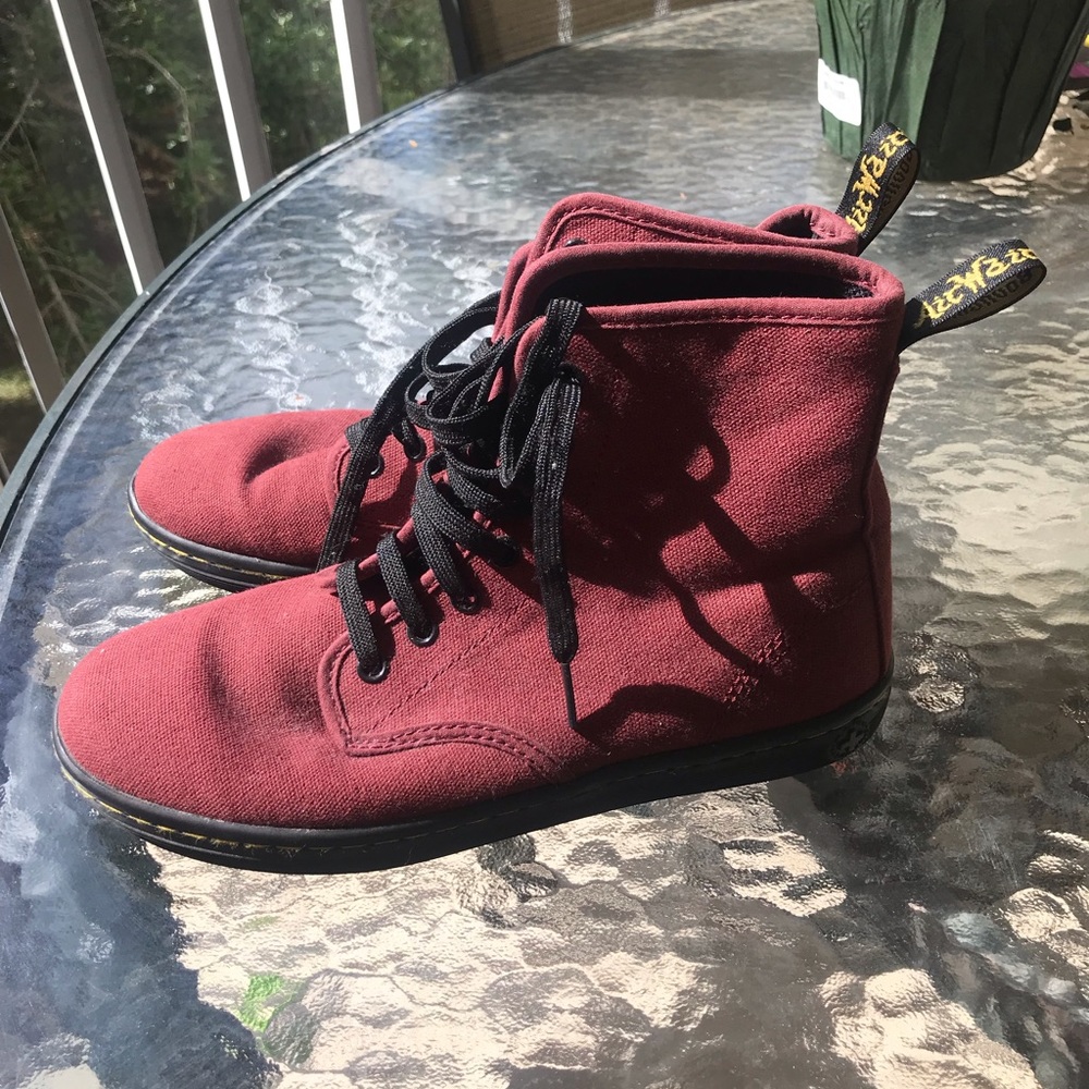 COPY - Dr. Martens Shoreditch in cherry red canvas